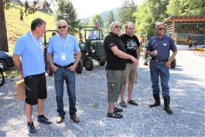 OLj  Med prijatelji ima svoje mesto tudi Ivo Sovinšek soustanovitelj DZGS  F Jože Miklavc  IMG_7986 (3)